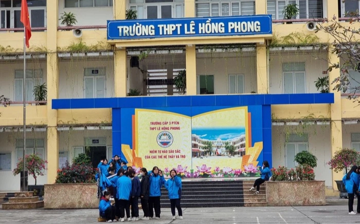 Phụ huynh bức xúc vì phải đóng gần 3 triệu đồng cho con đi trải nghiệm