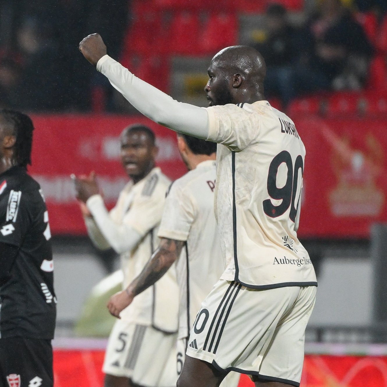 AS Roma nối dài mạch thắng, áp sát tốp 4 Serie A- Ảnh 1.