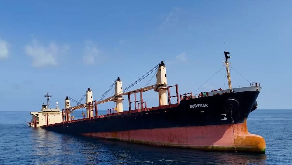 Trúng 2 tên lửa Houthi, tàu hàng Anh chìm trên biển Đỏ- Ảnh 1.