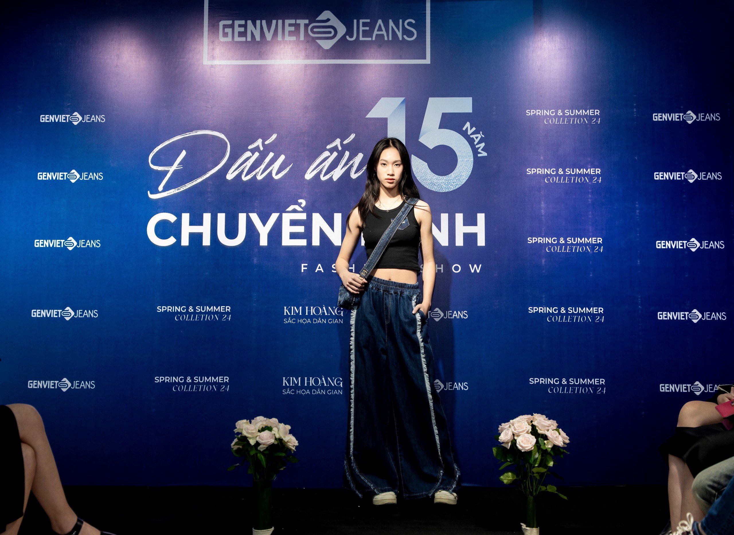 Mẫu teen Quỳnh Trang gợi &yacute; cho set denim cực ấn tượng- Ảnh 2.