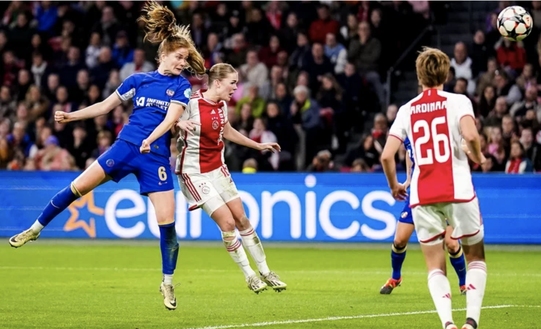 Đ&egrave; bẹp Ajax, Chelsea đặt một ch&acirc;n v&agrave;o b&aacute;n kết Champions League nữ- Ảnh 2.