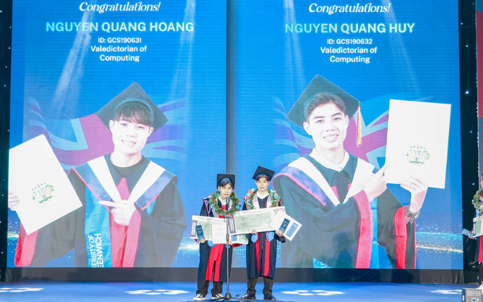 Hai anh em song sinh cùng đạt thủ khoa tốt nghiệp trường đại học quốc tế