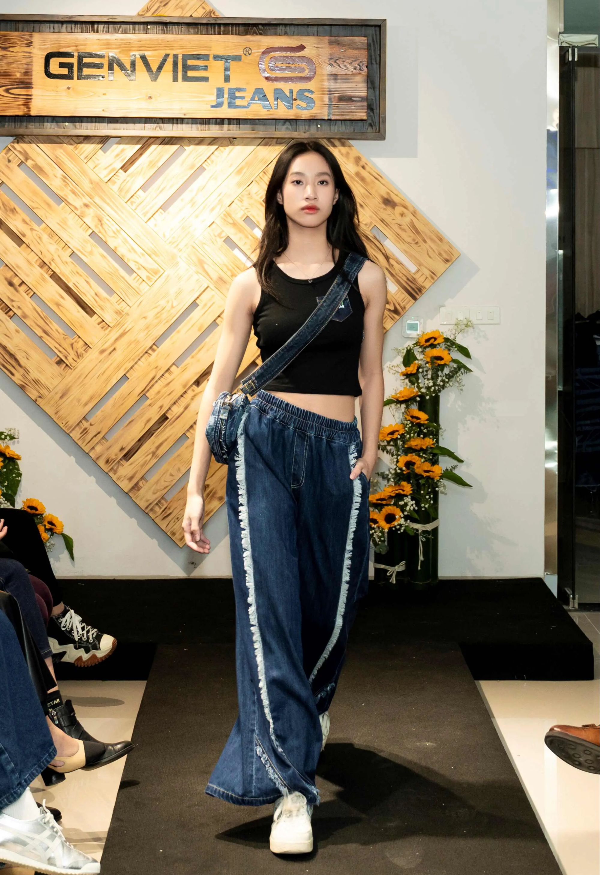Mẫu teen Quỳnh Trang gợi &yacute; cho set denim cực ấn tượng- Ảnh 5.