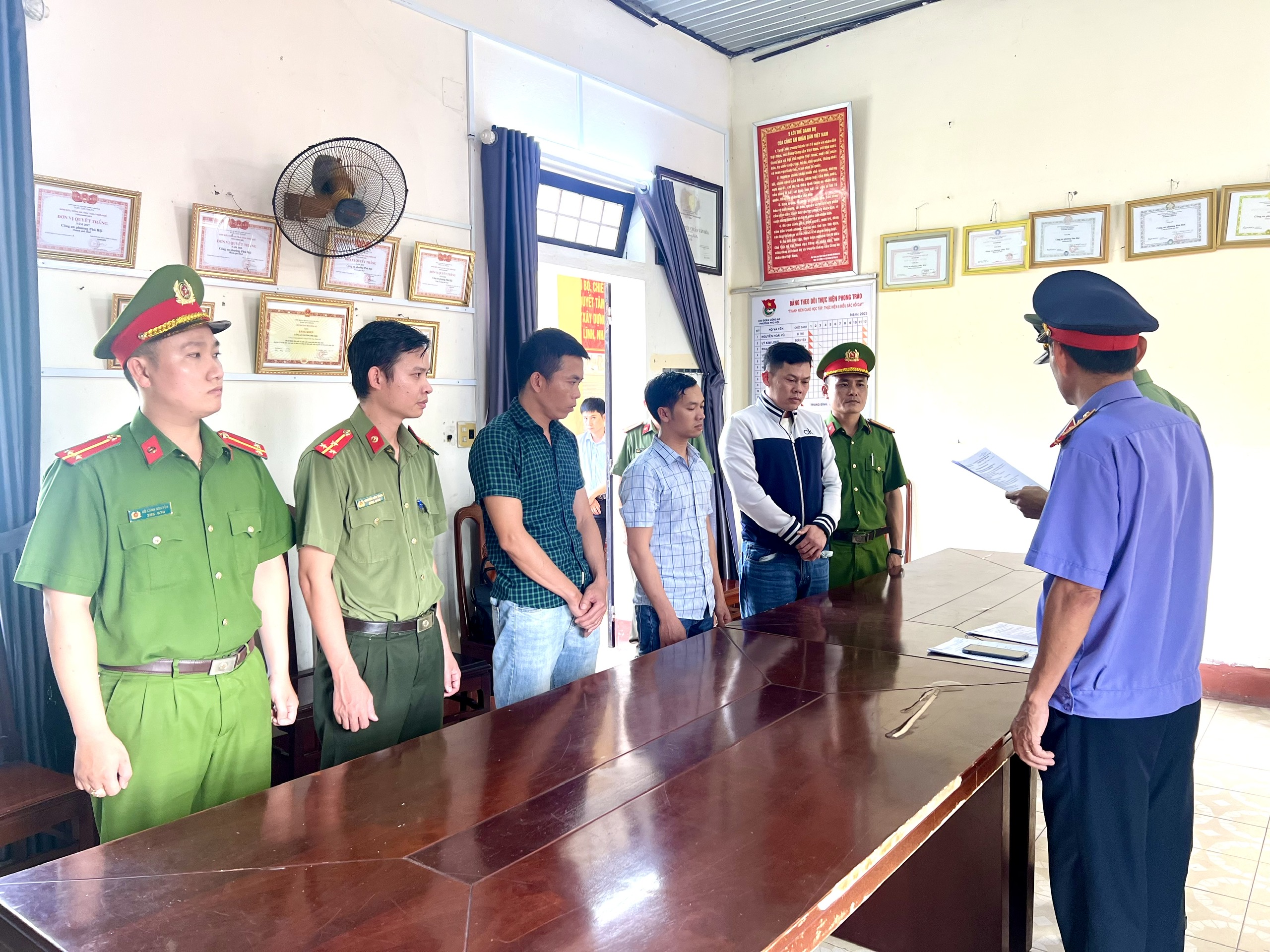 C&ocirc;ng an vạch trần m&aacute;nh kho&eacute; đưa người đi lao động tr&aacute;i ph&eacute;p ở H&agrave;n Quốc- Ảnh 1.