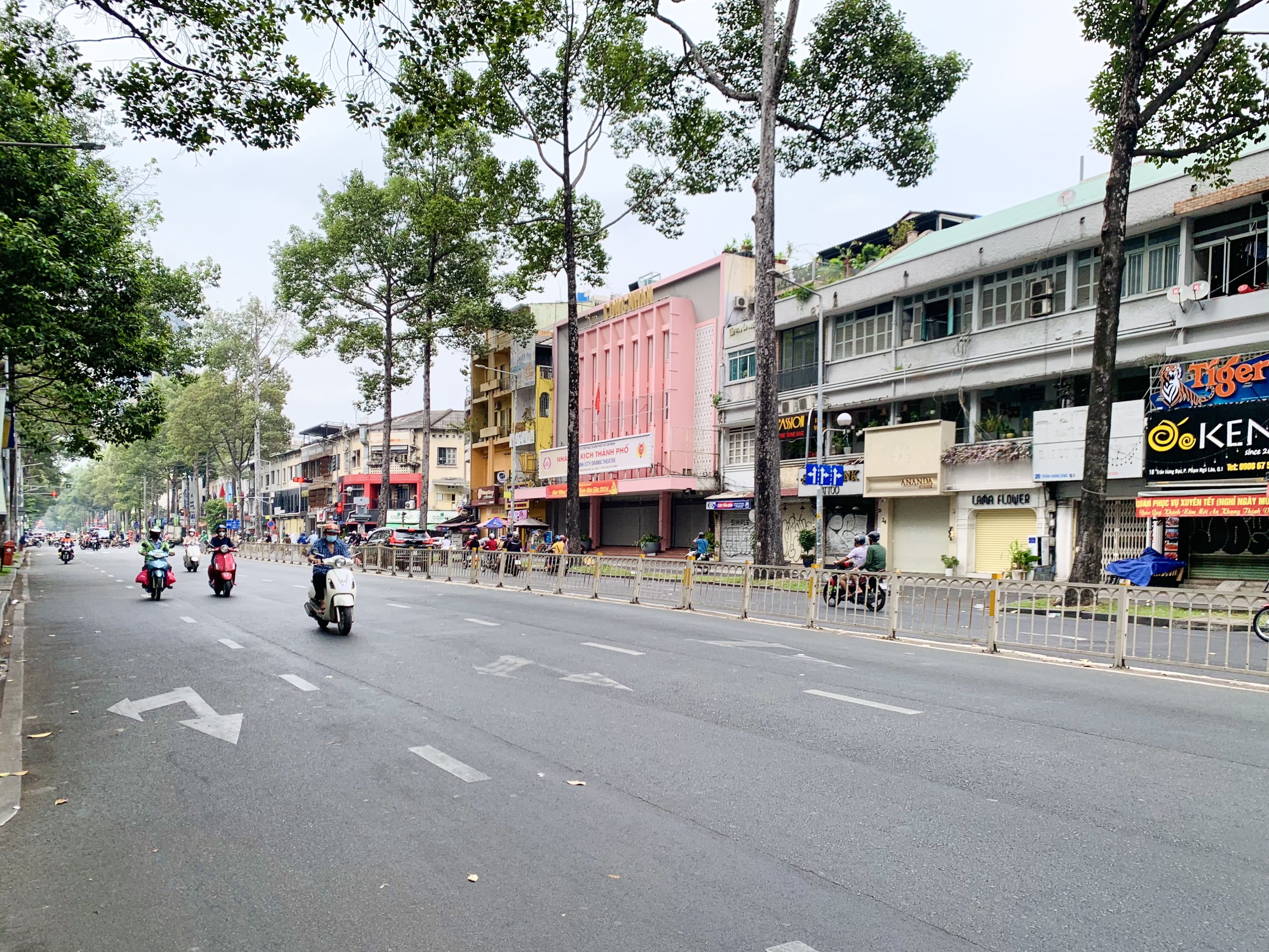 Cấm, hạn chế xe 2 ng&agrave;y cuối tuần nhiều tuyến đường trung t&acirc;m th&agrave;nh phố- Ảnh 1.