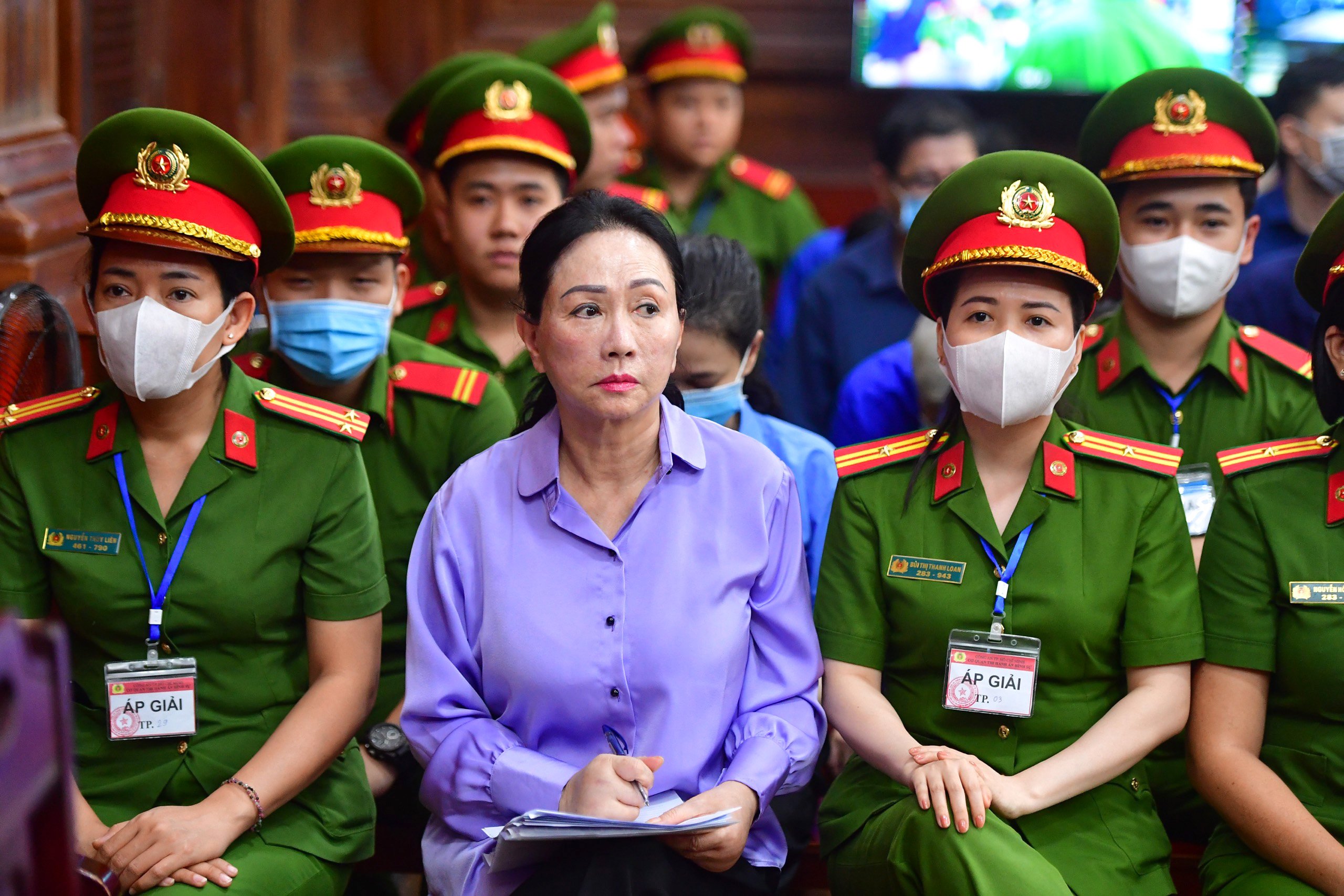 X&eacute;t xử Vạn Thịnh Ph&aacute;t: Tự b&agrave;o chữa, b&agrave; Trương Mỹ Lan y&ecirc;u cầu xem x&eacute;t số tiền bị quy buộc chiếm đoạt- Ảnh 1.