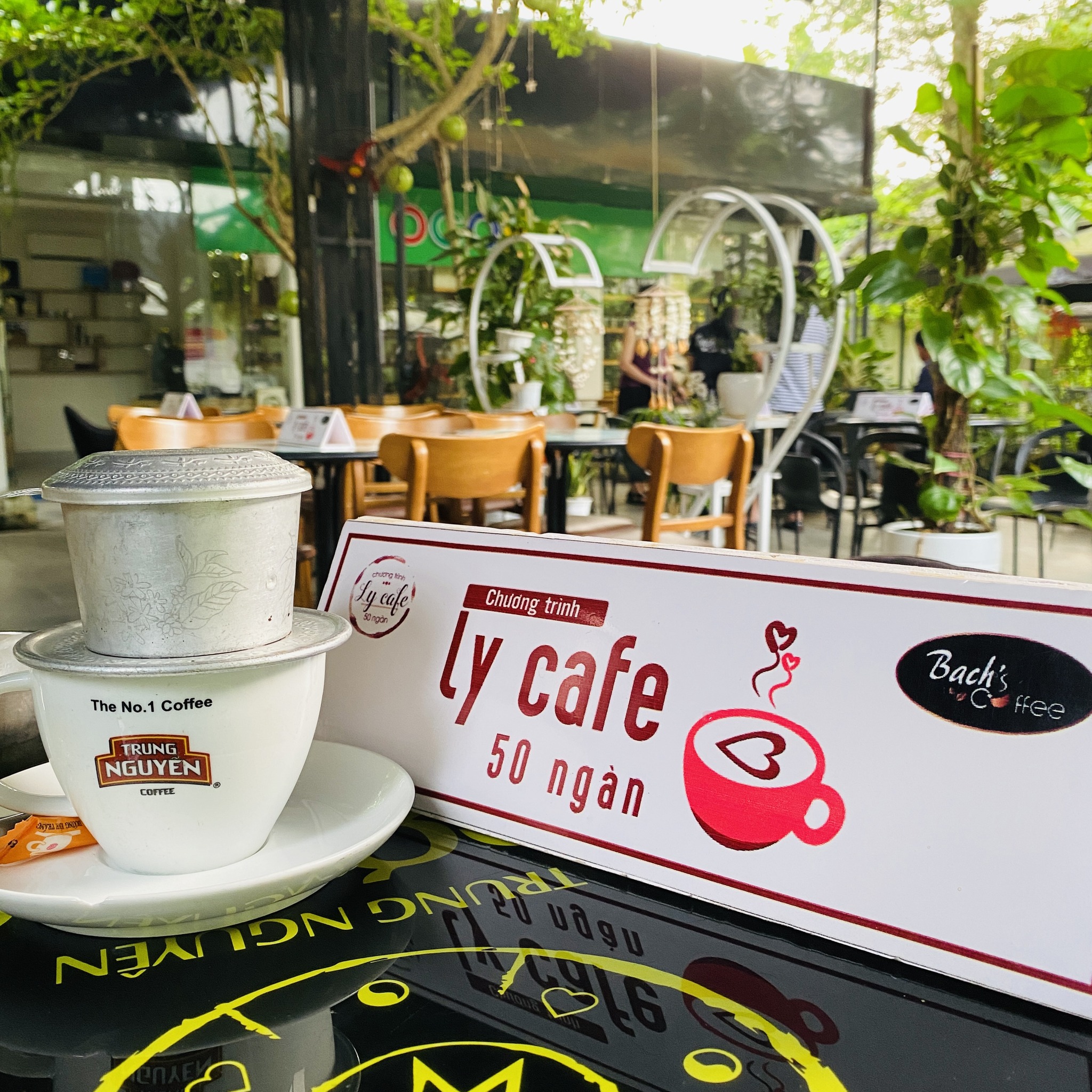 Ly cà phê 50 ngàn. Ảnh: HUỲNH VĂN THƯƠNG