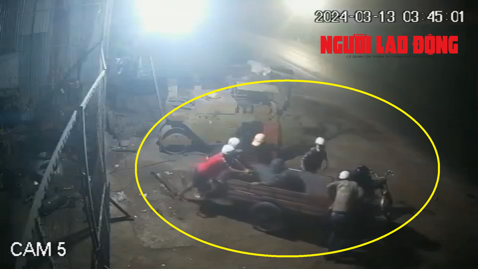 CLIP: Băng trộm liều lĩnh gây xôn xao dư luận ở Bạc Liêu- Ảnh 2.