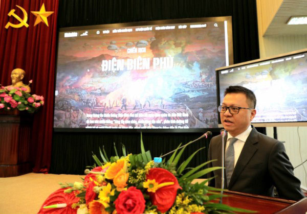 Ông Lê Quốc Minh giới thiệu đợt thông tin đặc biệt về Chiến thắng Điện Biên Phủ trên các ấn phẩm, nền tảng của Báo Nhân Dân Ảnh: THÀNH ĐẠT