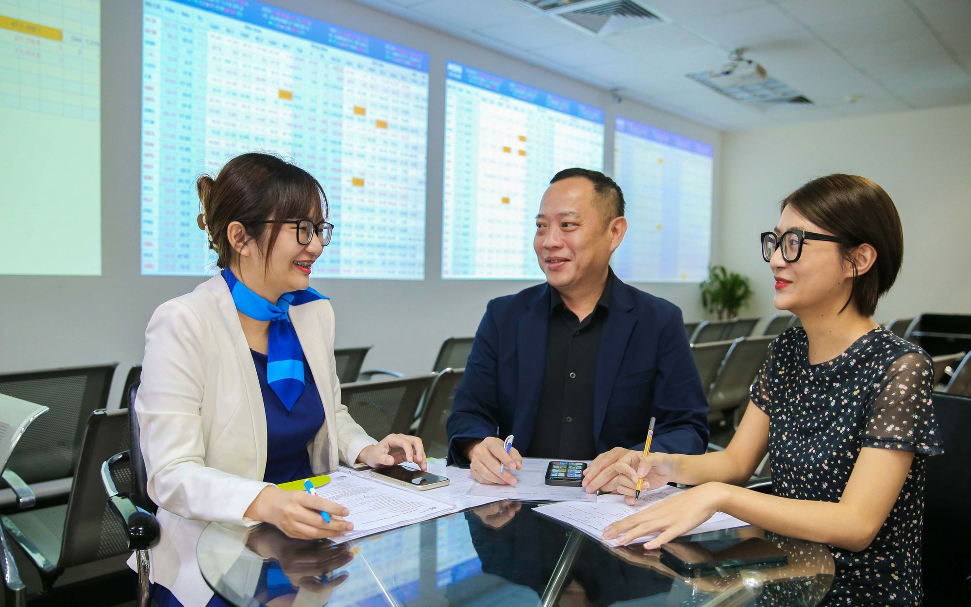 Chứng khoán ngày mai, 22-3: Nhóm cổ phiếu nào gây bất ngờ?