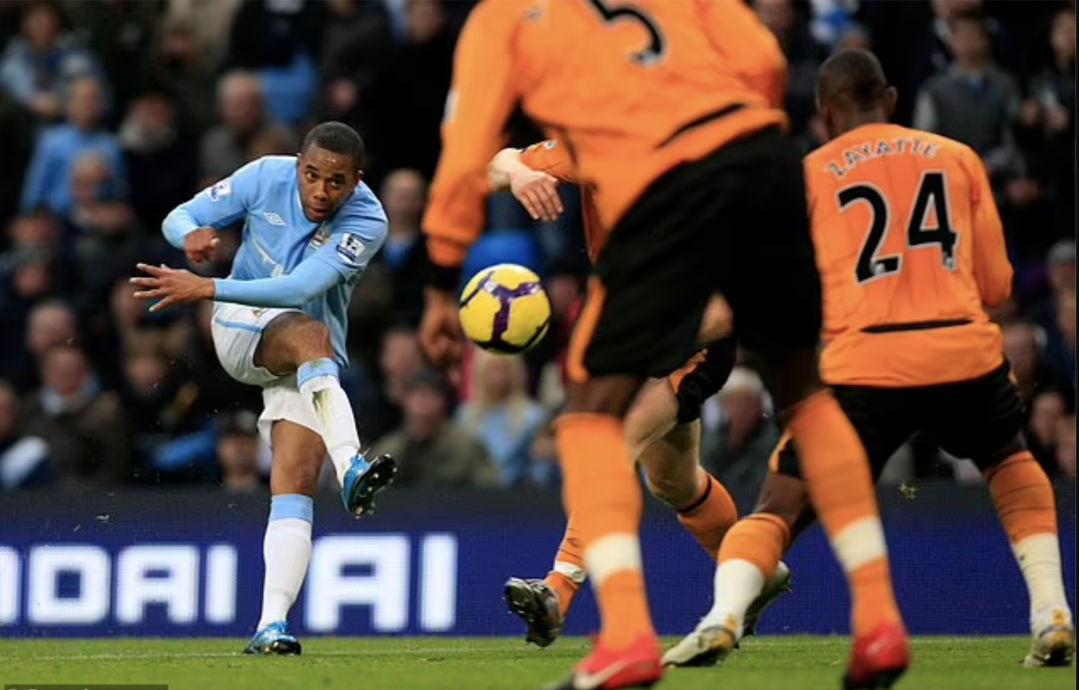 Cựu tiền đạo Man City Robinho ngồi tù 9 năm - Ảnh 4.