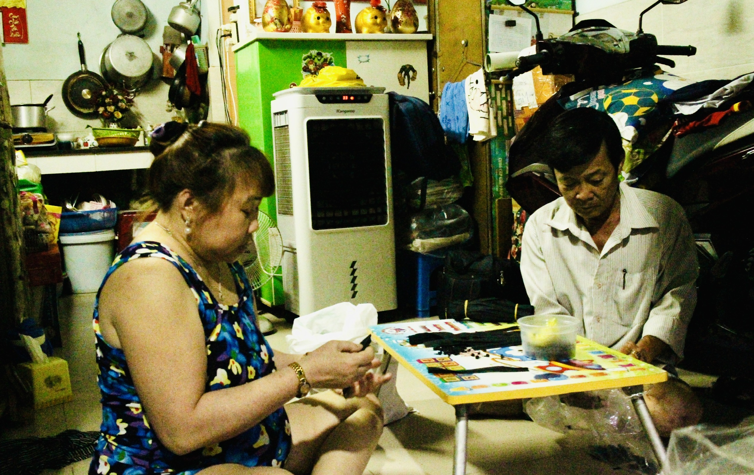 Đắng l&ograve;ng c&ocirc;ng nh&acirc;n l&agrave;m th&ecirc;m với tiền c&ocirc;ng 