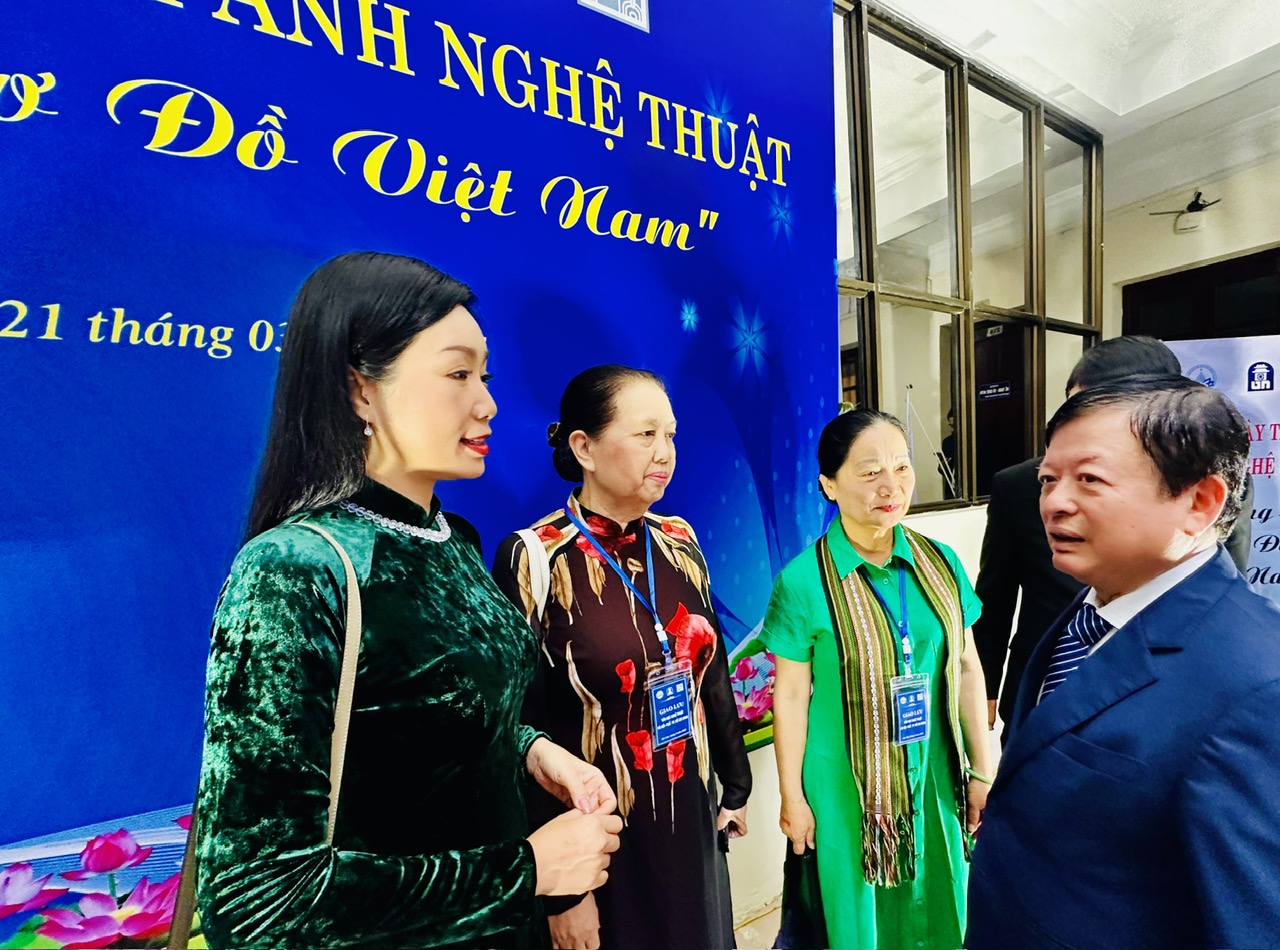 D&acirc;ng tr&agrave;o cảm x&uacute;c tại triển l&atilde;m ảnh &ldquo;Chung một cơ đồ Việt Nam&rdquo;- Ảnh 3.