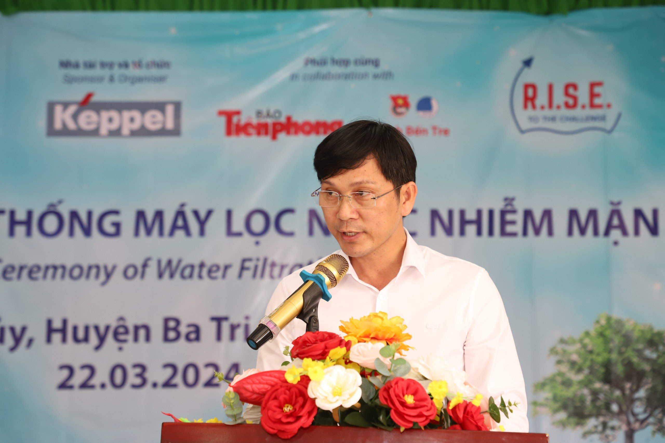 Trao máy lọc nước cho người dân vùng nhiễm mặn ở Bến Tre và Trà Vinh- Ảnh 1.