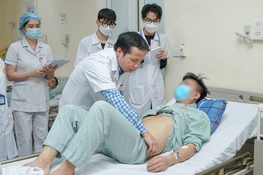 Người đ&agrave;n &ocirc;ng c&oacute; 4 quả thận- Ảnh 1.