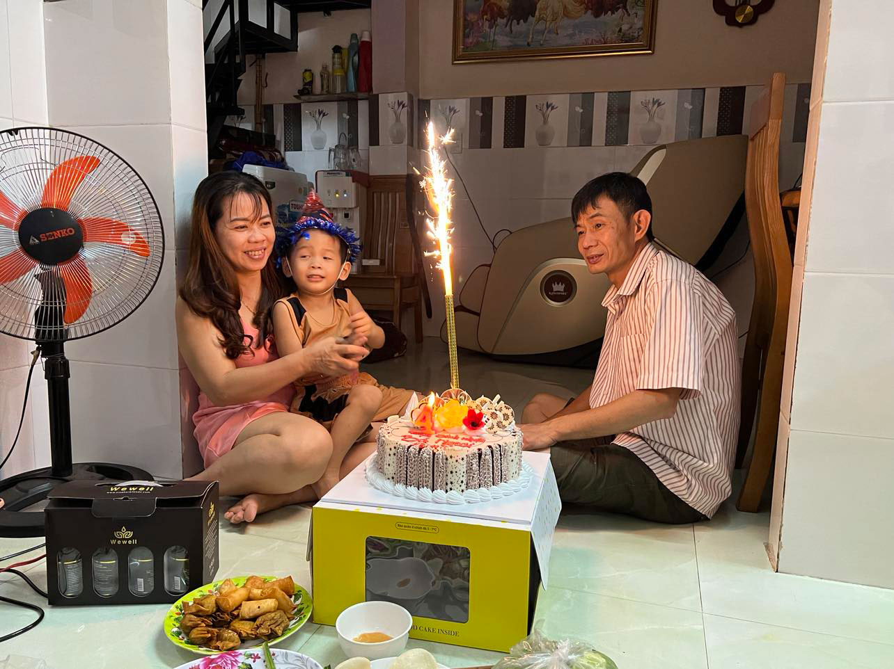 N&Acirc;NG BƯỚC NGƯỜI LAO ĐỘNG: Trưởng th&agrave;nh nơi đất kh&aacute;ch- Ảnh 1.