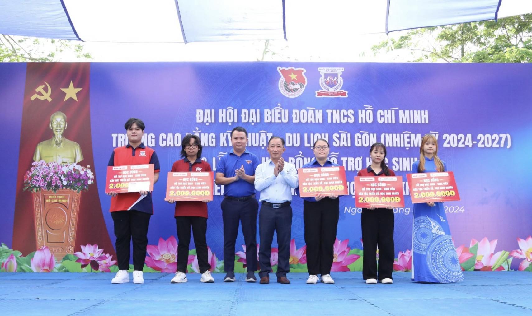 Tặng 10 suất học bổng cho trường STC- Ảnh 1.