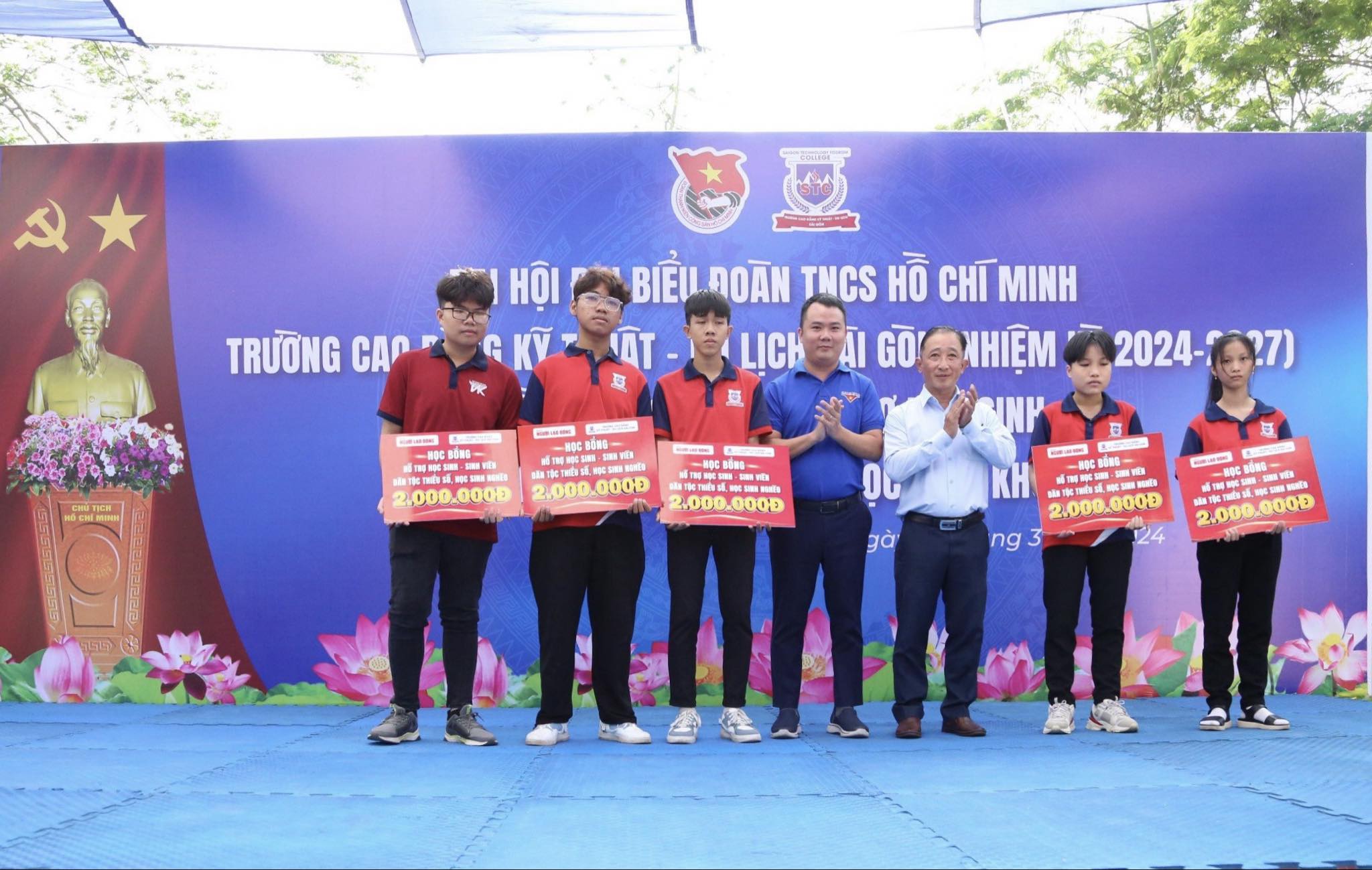 Tặng 10 suất học bổng cho trường STC- Ảnh 3.