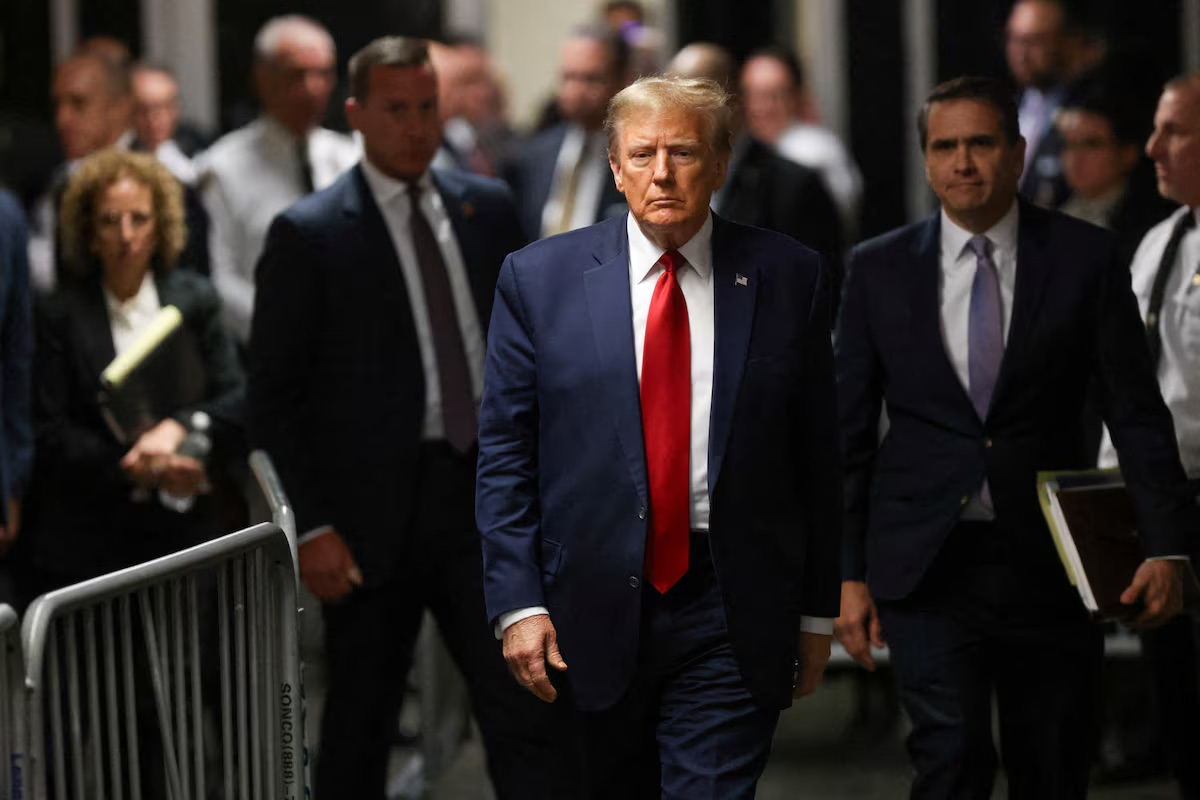 Bầu cử Mỹ: Ông Trump "hoảng loạn" vì khoản phạt hơn 454 triệu USD?- Ảnh 1.