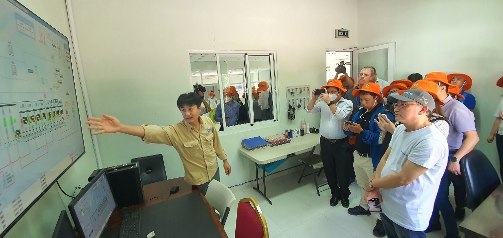 Q:\ChuyenDe\22-3\Đoàn doanh nghiệp nước ngoài tham quan thực tế tại nhà máy xử lý nước rỉ rác của Ku Liên hợp xử lý chất thải Đa Phước.jpg