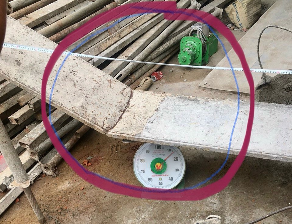 Điều tra vụ sập giàn giáo khiến 2 thợ xây thương vong- Ảnh 1.