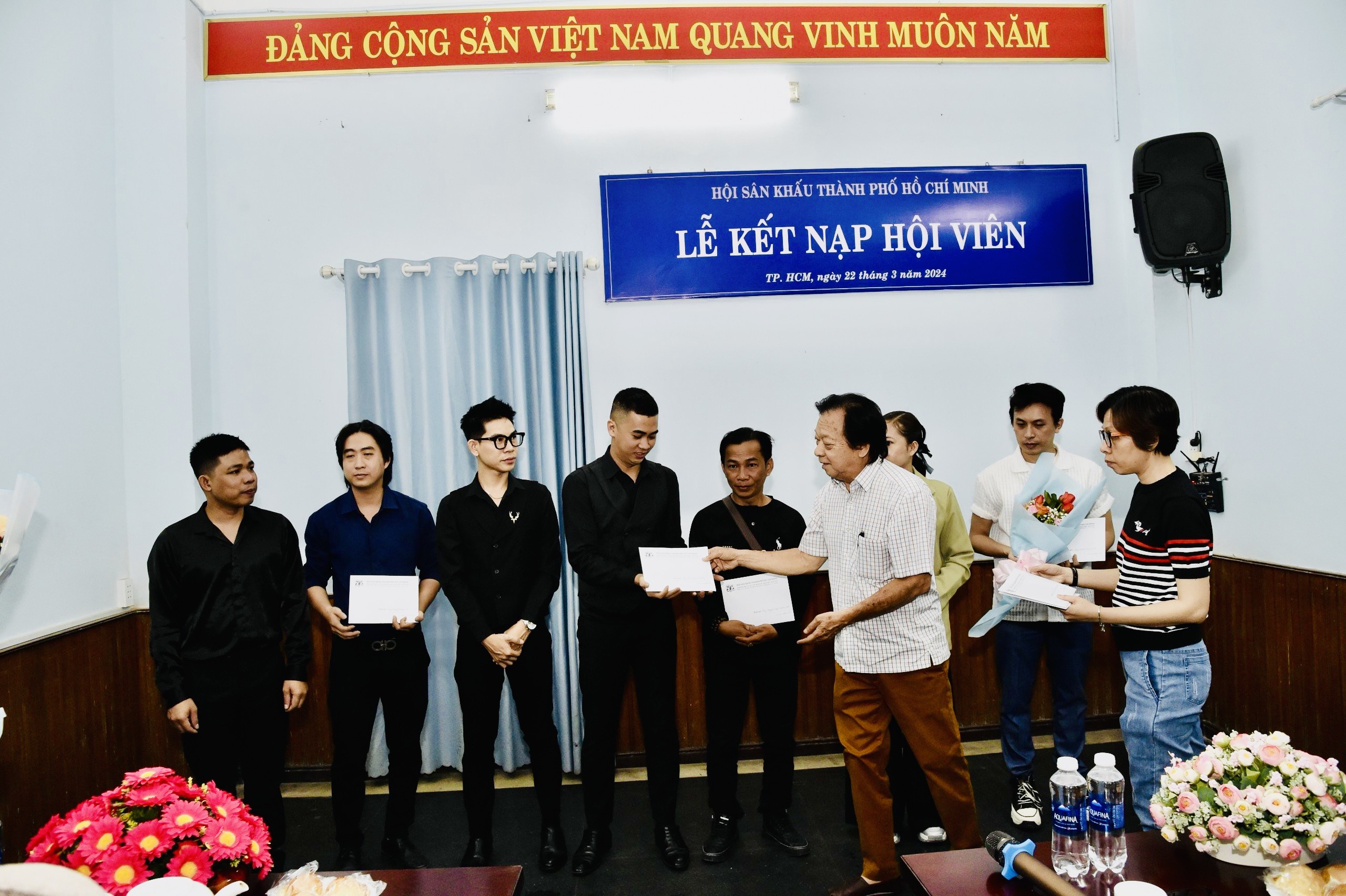 NSND Kim Cương x&uacute;c động trong lễ kết nạp hội vi&ecirc;n mới- Ảnh 3.