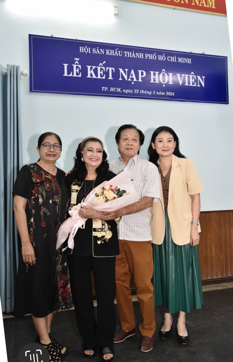 NSND Kim Cương x&uacute;c động trong lễ kết nạp hội vi&ecirc;n mới- Ảnh 5.