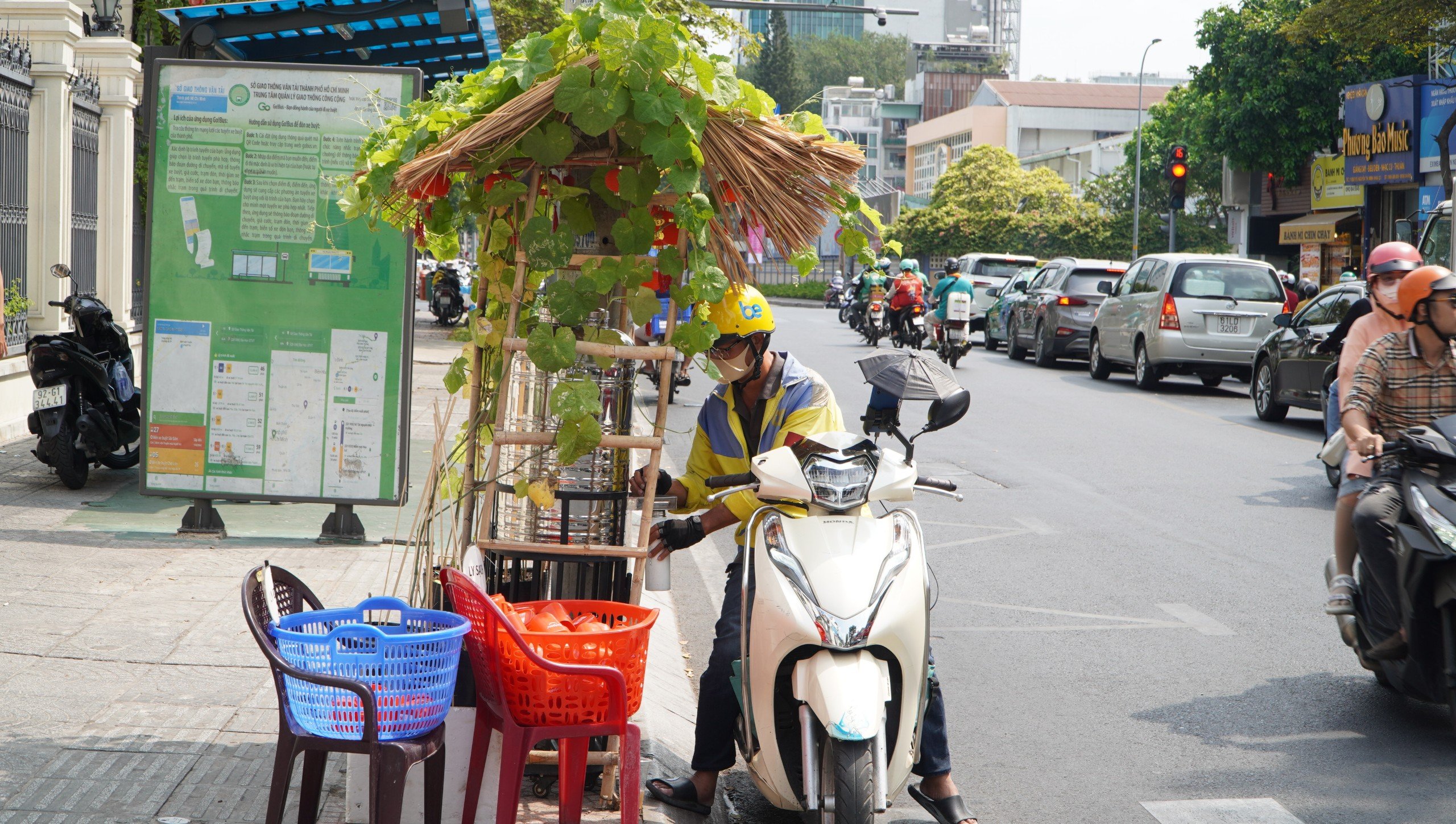 Th&agrave;nh phố mở rộng v&ograve;ng tay- Ảnh 2.