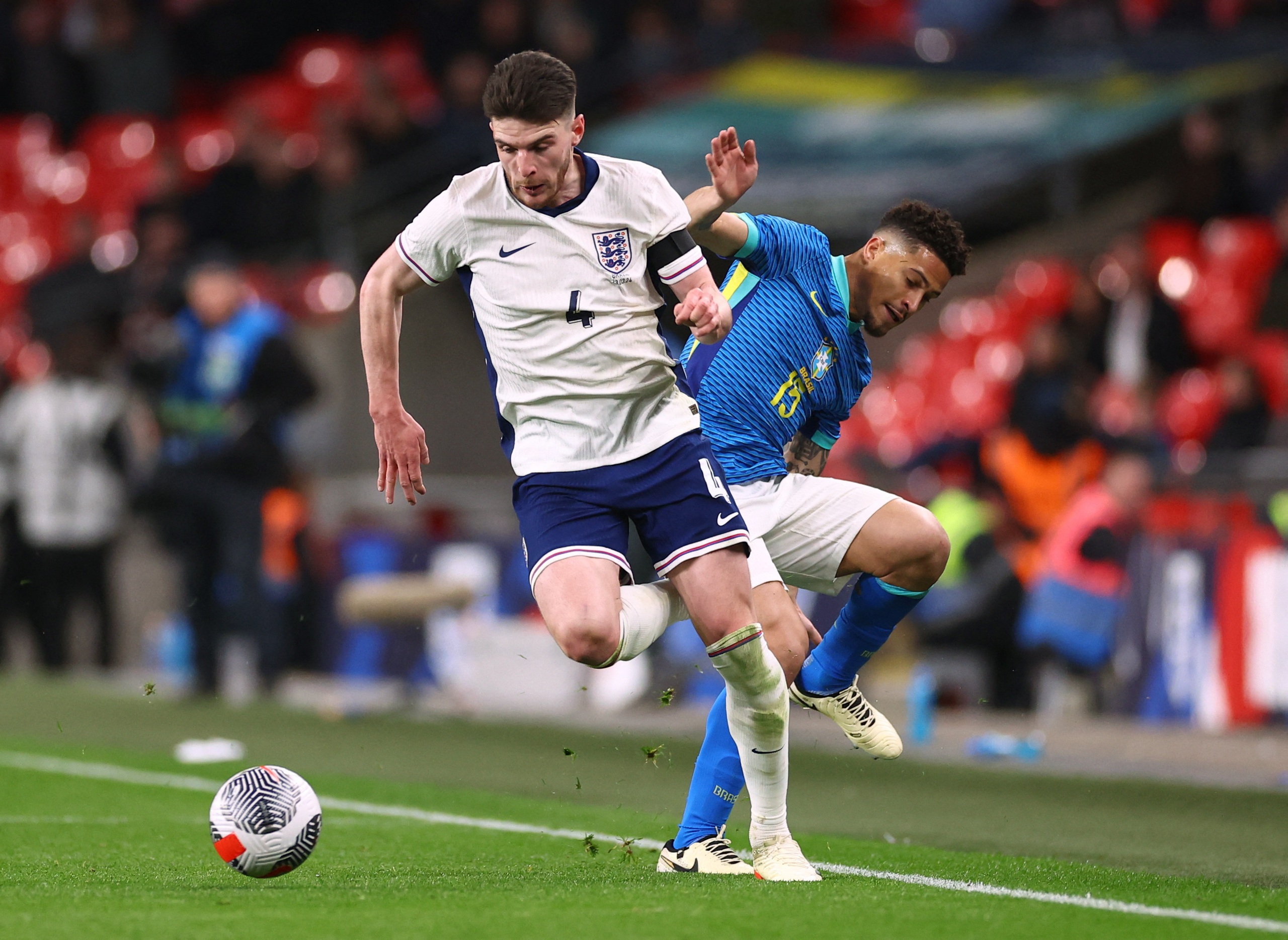 Sao 17 tuổi tỏa s&aacute;ng, Brazil thắng sốc tuyển Anh tại Wembley- Ảnh 2.