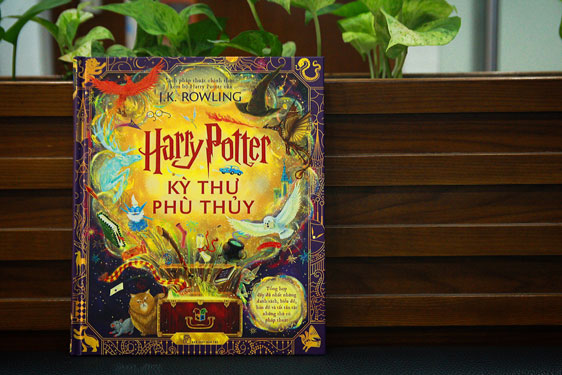 Những trang vẽ mang màu sắc tươi sáng là “trường phái” riêng của Quang Phúc mà độc giả dễ nhận thấy.