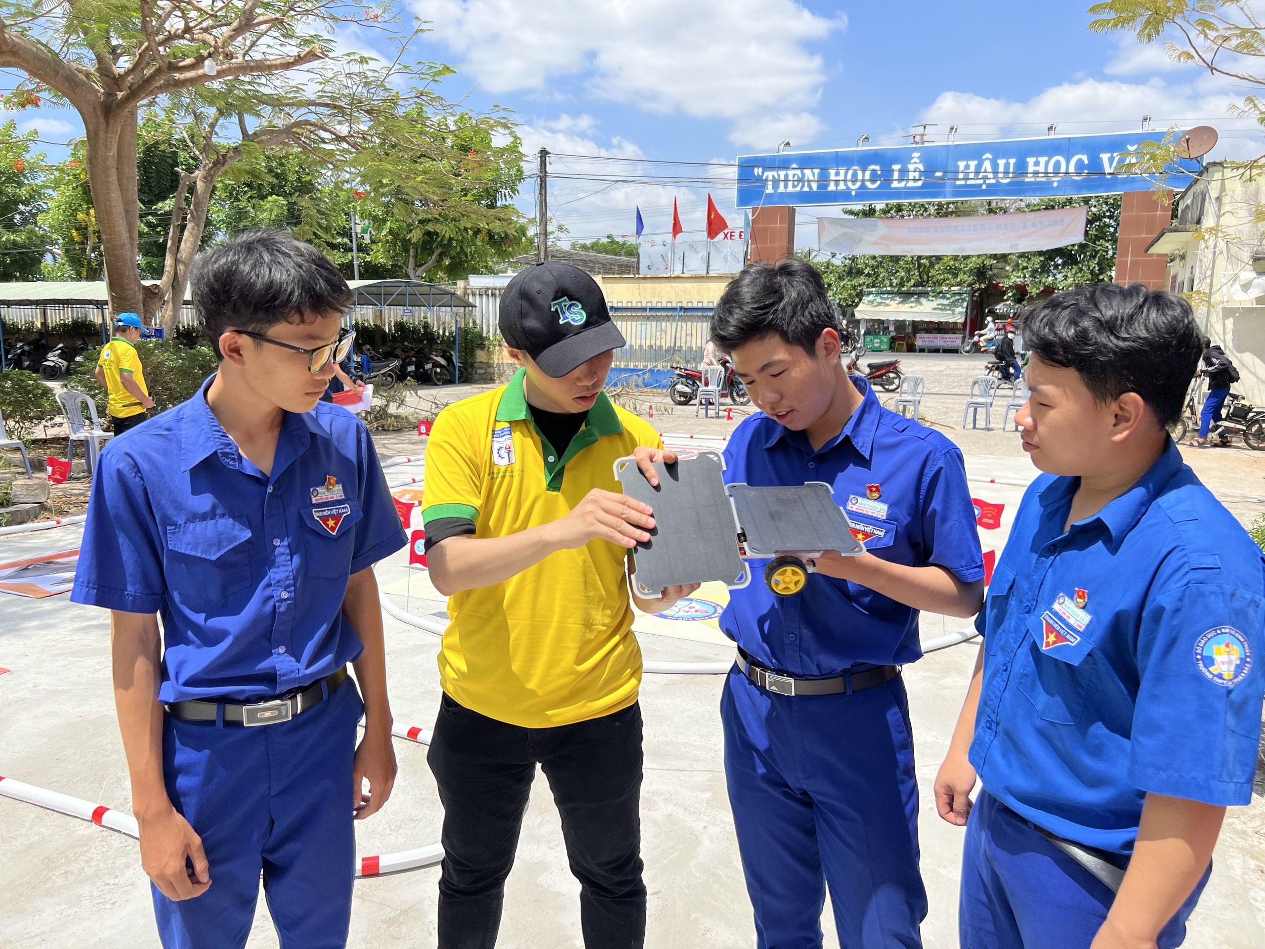 Học sinh chạy nước r&uacute;t v&ograve;ng chung kết đua xe năng lượng- Ảnh 5.