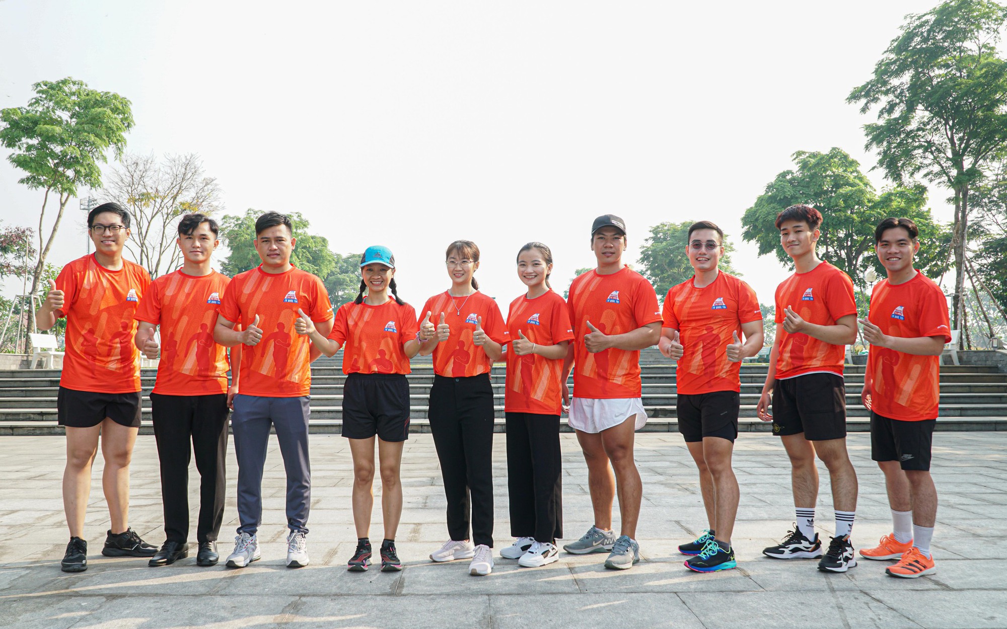 Cận cảnh áo đấu, huy chương Giải half-marathon