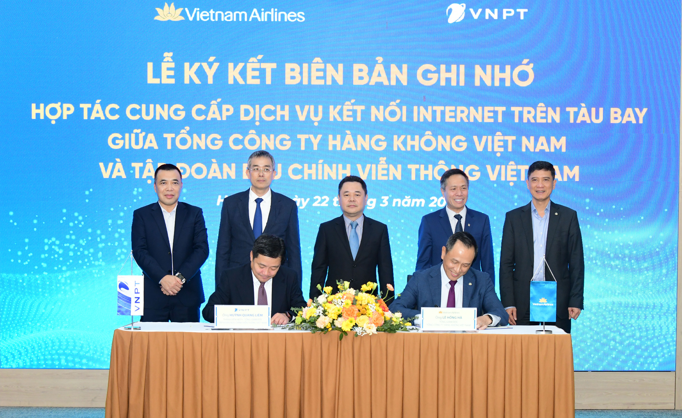 VNPT v&agrave; Vietnam Airlines hợp t&aacute;c cung cấp dịch vụ Internet tr&ecirc;n m&aacute;y bay- Ảnh 1.