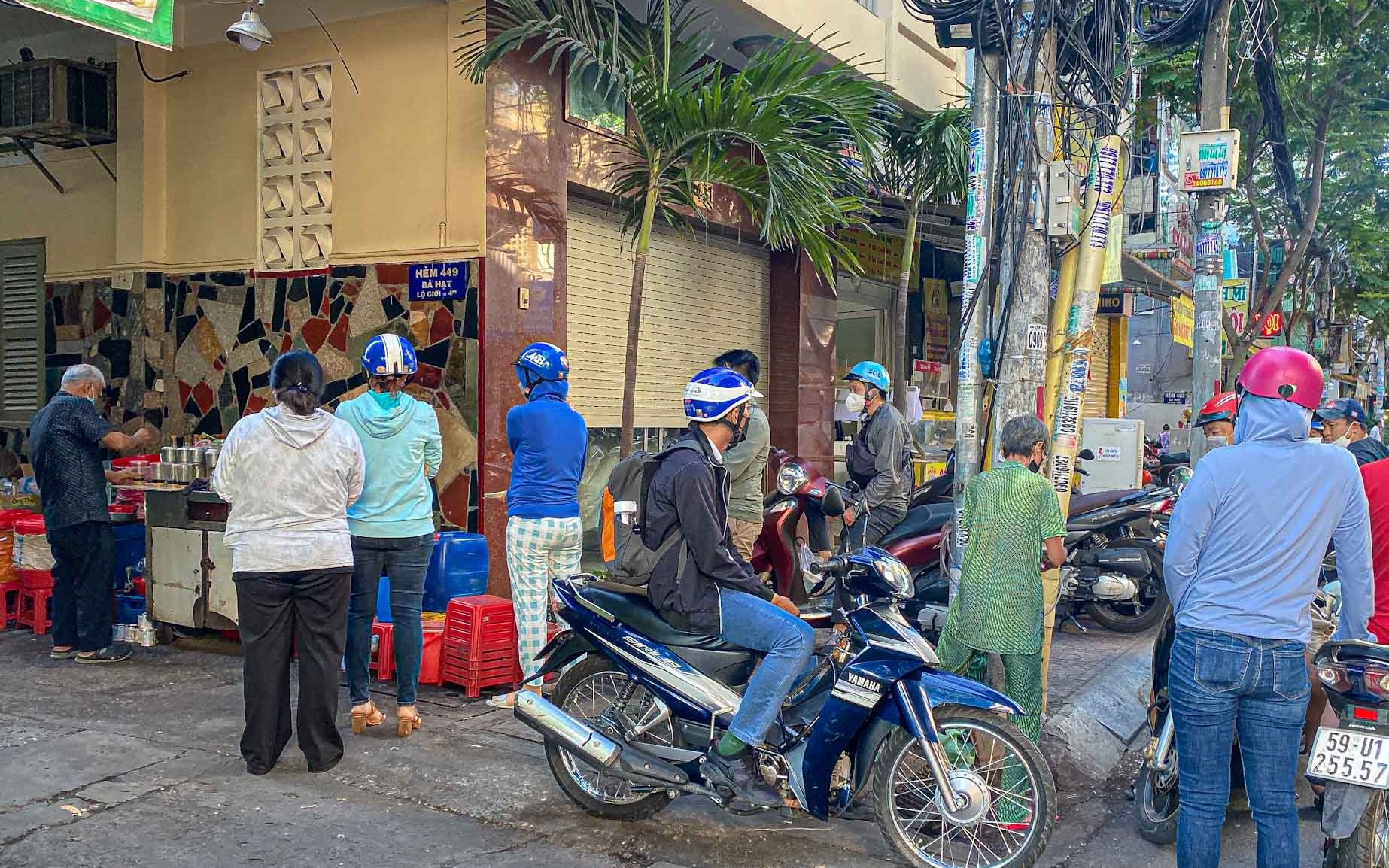 "Hết rồi con ơi!"