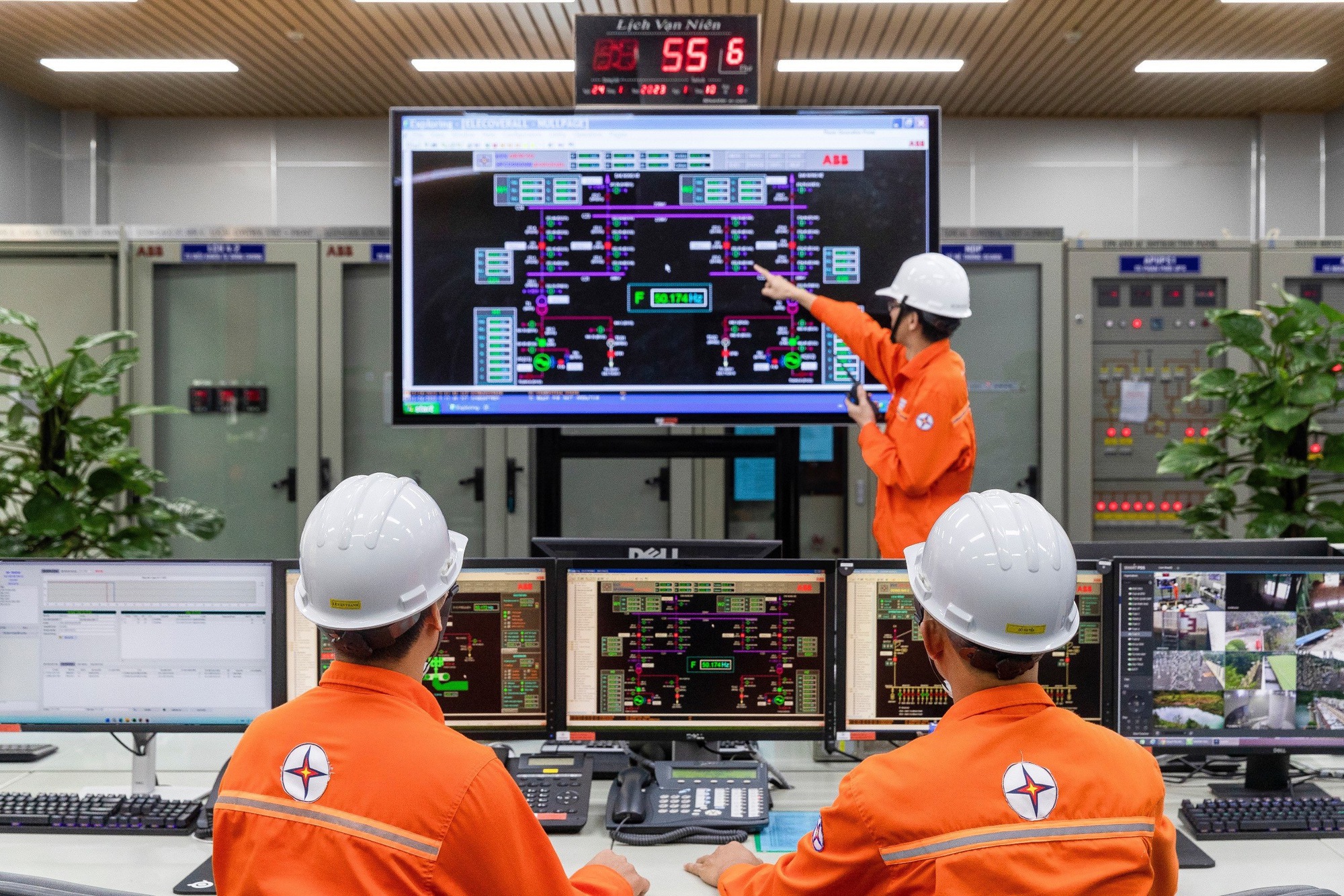 EVN bước v&agrave;o 2024 với tinh thần tr&aacute;ch nhiệm v&agrave; quyết t&acirc;m cao nhất- Ảnh 1.