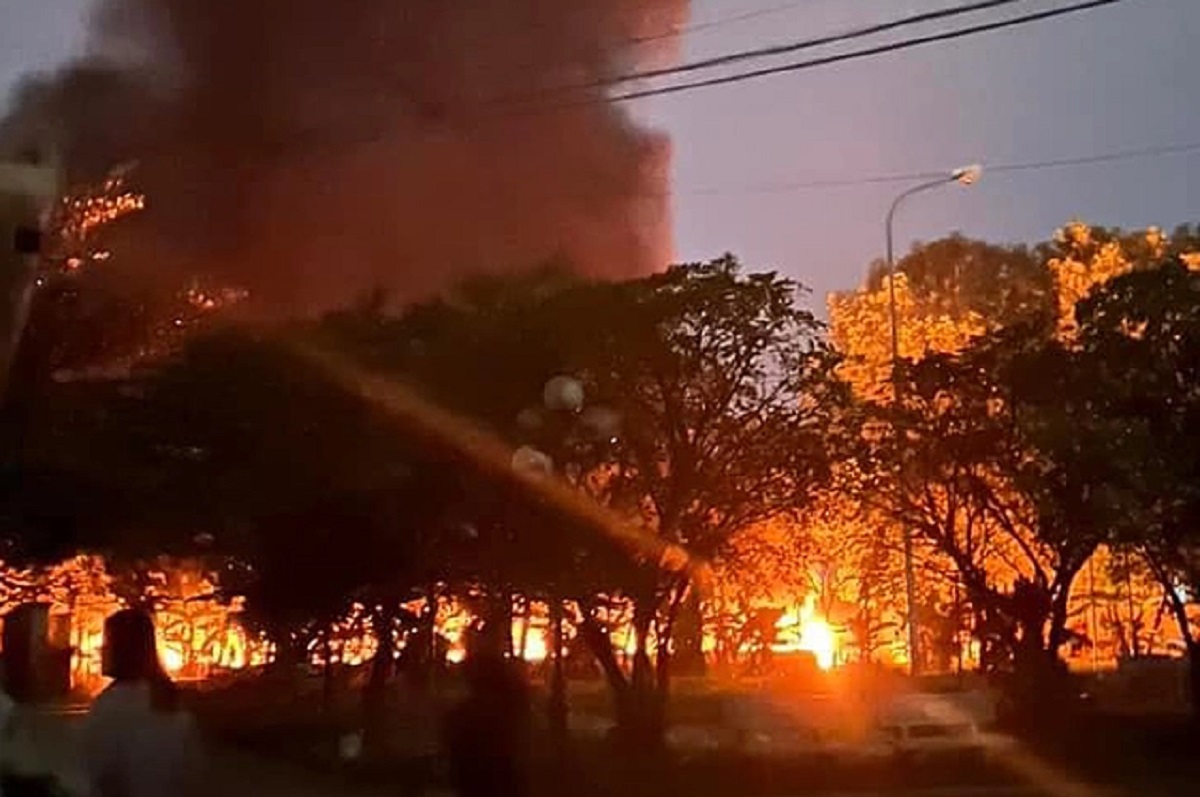 Nguy&ecirc;n nh&acirc;n vụ ch&aacute;y hơn 330 xe m&aacute;y, xe đạp điện trong trường đại học- Ảnh 1.