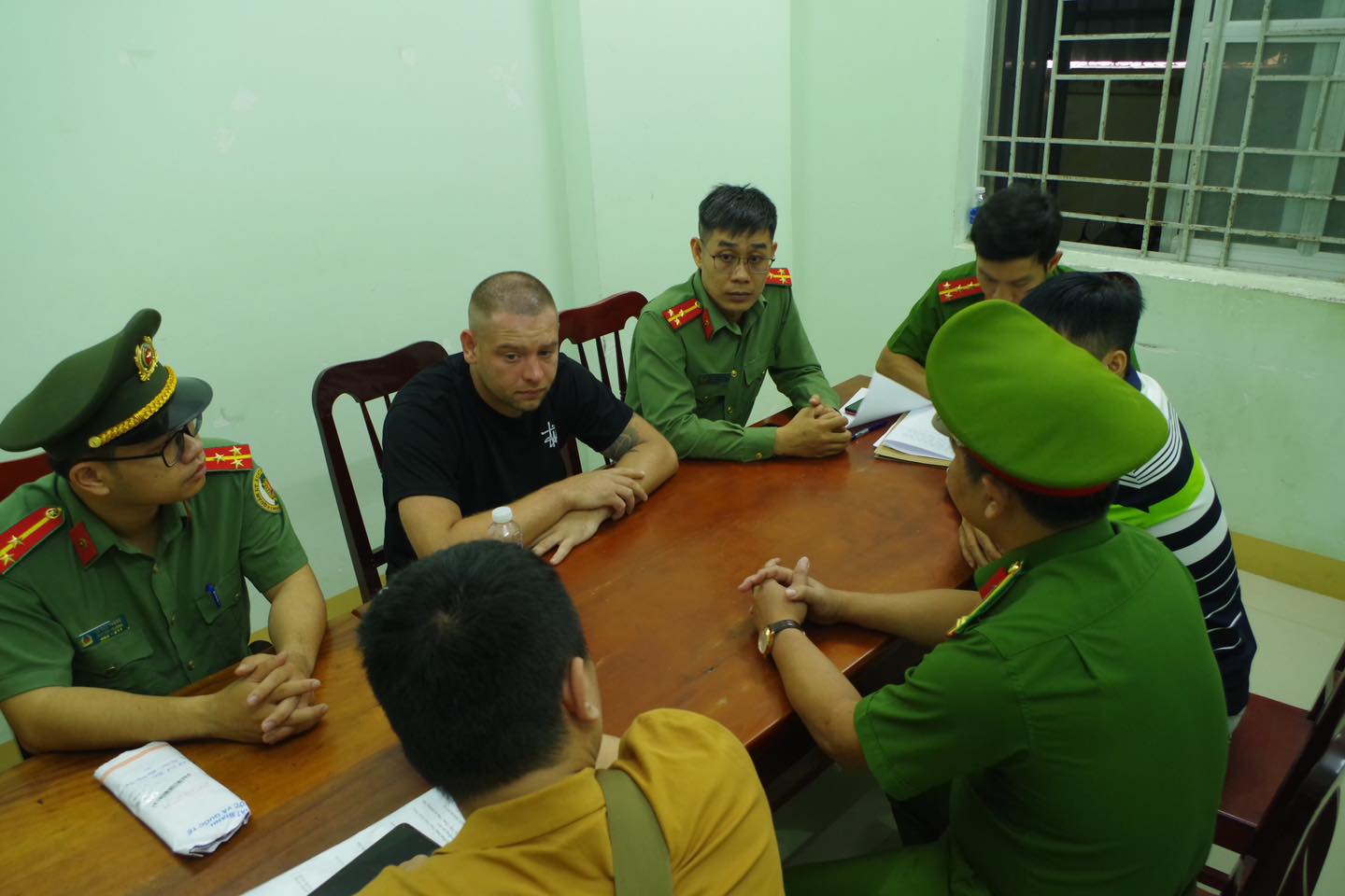 Bắt đối tượng truy nã của Interpol lẩn trốn tại Ninh Thuận- Ảnh 1.