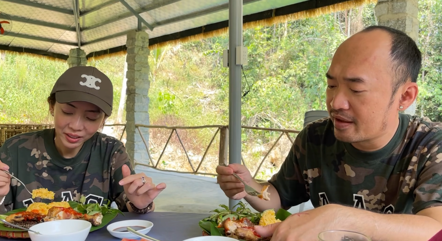 Thu Trang - Tiến Luật rủ nhau đi du lịch khám phá- Ảnh 1.