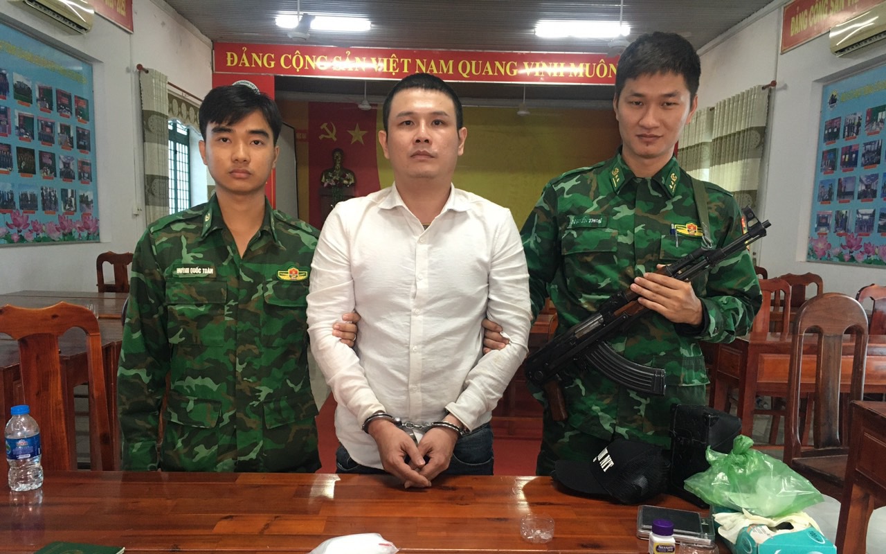 Qua Campuchia đánh bạc rồi mang theo ma tuý về Việt Nam