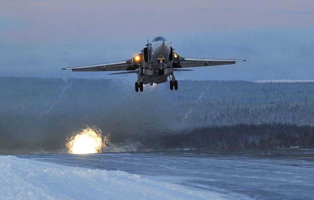 MiG-31 Nga chặn cặp máy bay ném bom của Mỹ trên không- Ảnh 1.