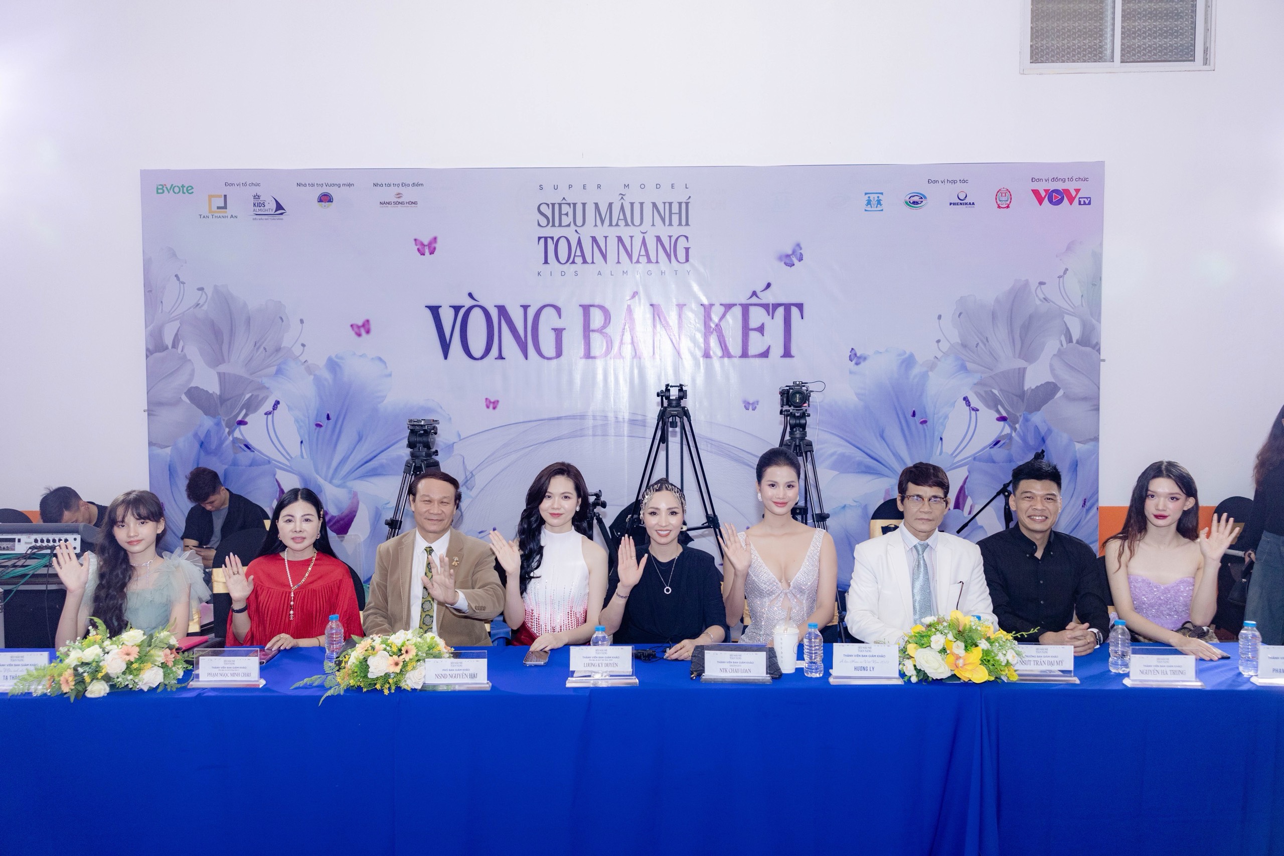 NSND Nguyễn Hải cùng nhiều hoa hậu, á hậu ngồi ghế nóng tìm kiếm mẫu nhí- Ảnh 2.