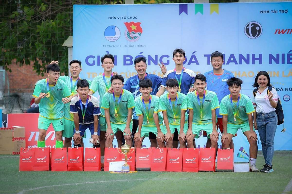 Trường THPT Ho&agrave;ng Văn Thụ v&ocirc; địch giải Thanh ni&ecirc;n T&acirc;y Ninh năm 2024- Ảnh 1.