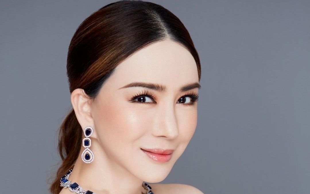"Bà trùm" hoa hậu đối diện lệnh bắt giữ