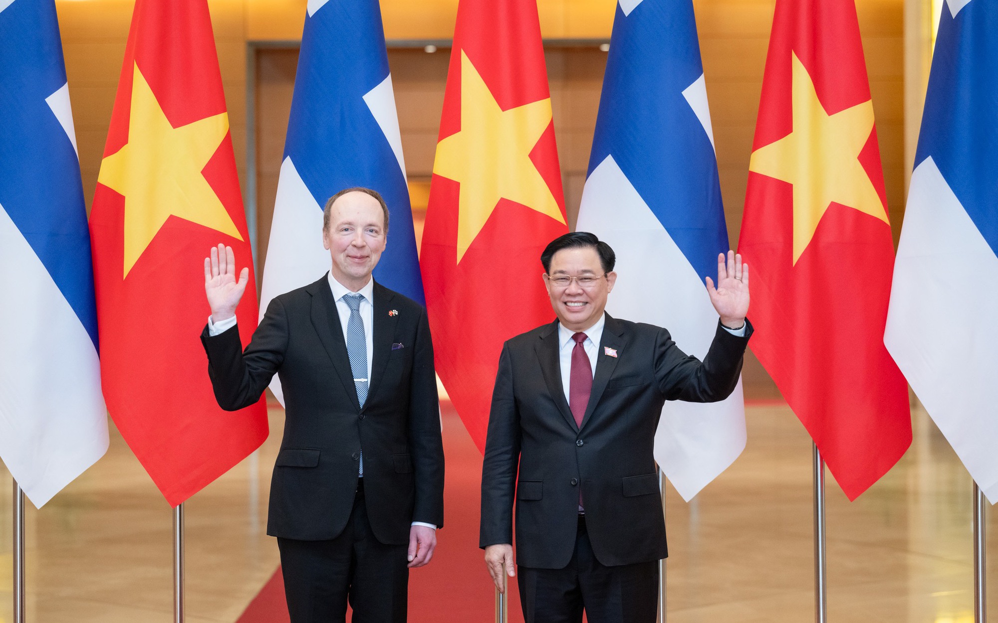 Chủ tịch QH Vương Đình Huệ hội đàm với Chủ tịch QH Phần Lan