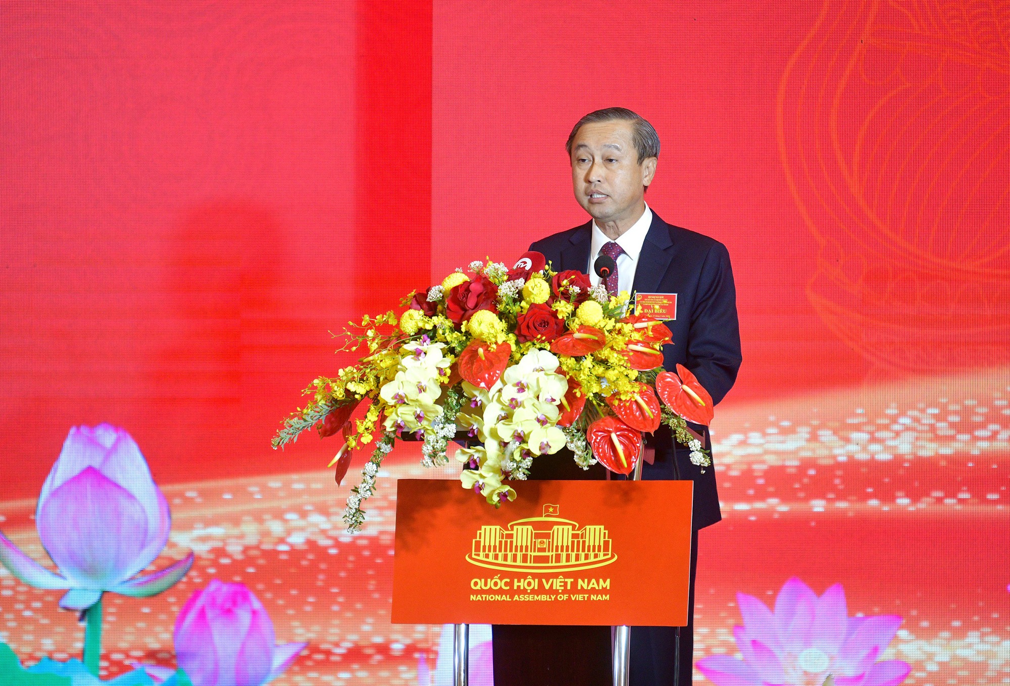 Ph&oacute; Chủ tịch HĐND Th&agrave;nh phố Hồ Ch&iacute; Minh Huỳnh Thanh Nh&acirc;n tham luận tại hội nghị
