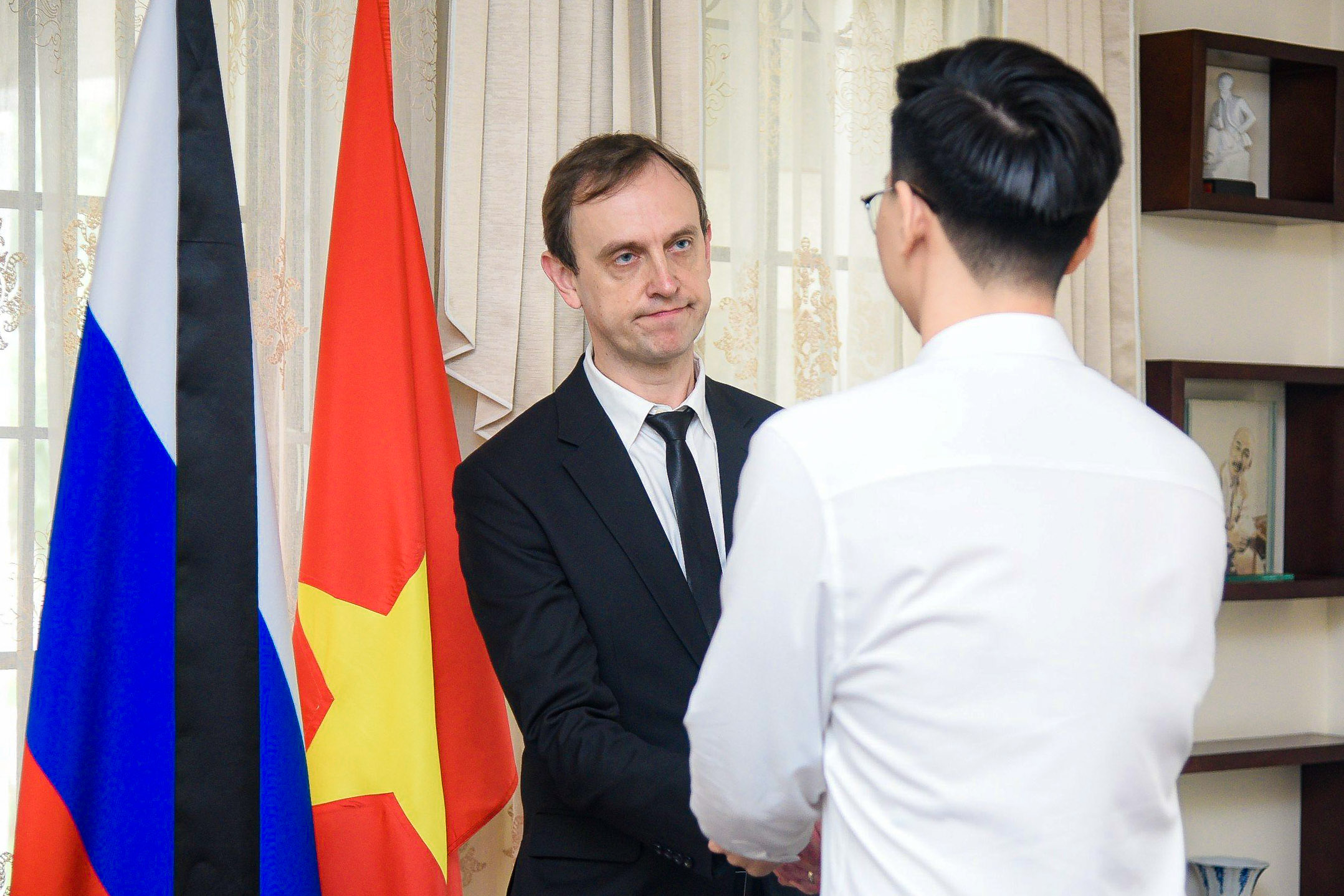 Ph&oacute; Thủ tướng Trần Hồng H&agrave; tới Đại sứ qu&aacute;n Nga tưởng nhớ nạn nh&acirc;n vụ khủng bố- Ảnh 17.