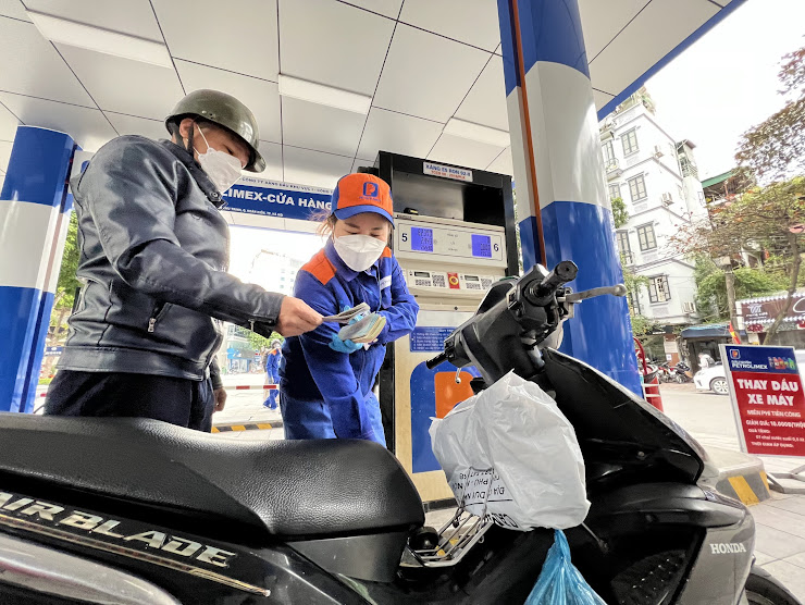 Chính thức giảm thuế nhập xăng dầu về 0% để ứng phó tình hình Trung Đông - Ảnh 1.