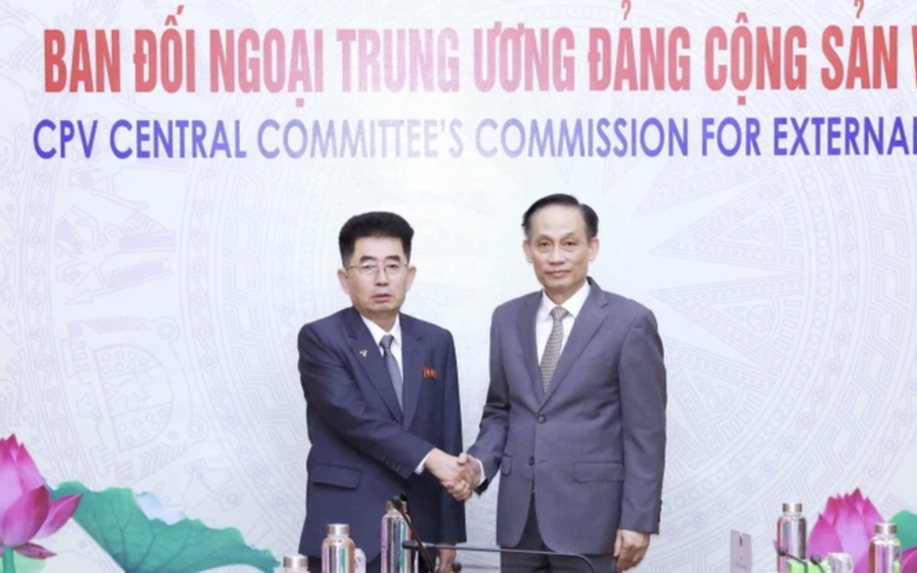 Hội đàm giữa Đoàn đại biểu Đảng ta và Đoàn đại biểu Đảng Lao động Triều Tiên