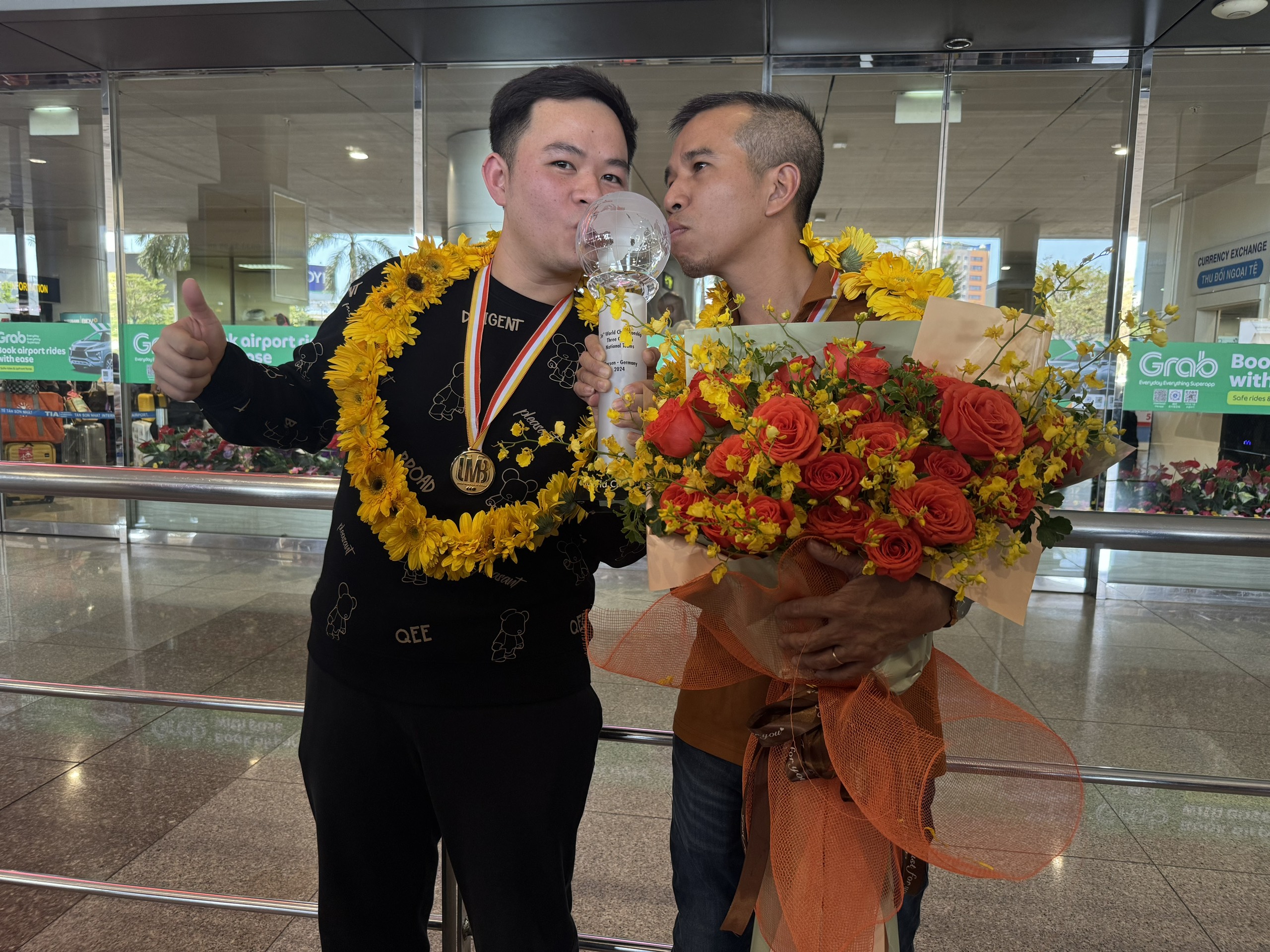 Ng&agrave;y về của hai nh&agrave; v&ocirc; địch thế giới Trần Quyết Chiến v&agrave; Bao Phương Vinh- Ảnh 6.
