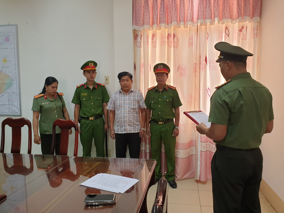 Th&ecirc;m một c&aacute;n bộ ở Hậu Giang bị bắt v&igrave; li&ecirc;n quan đất đai- Ảnh 2.